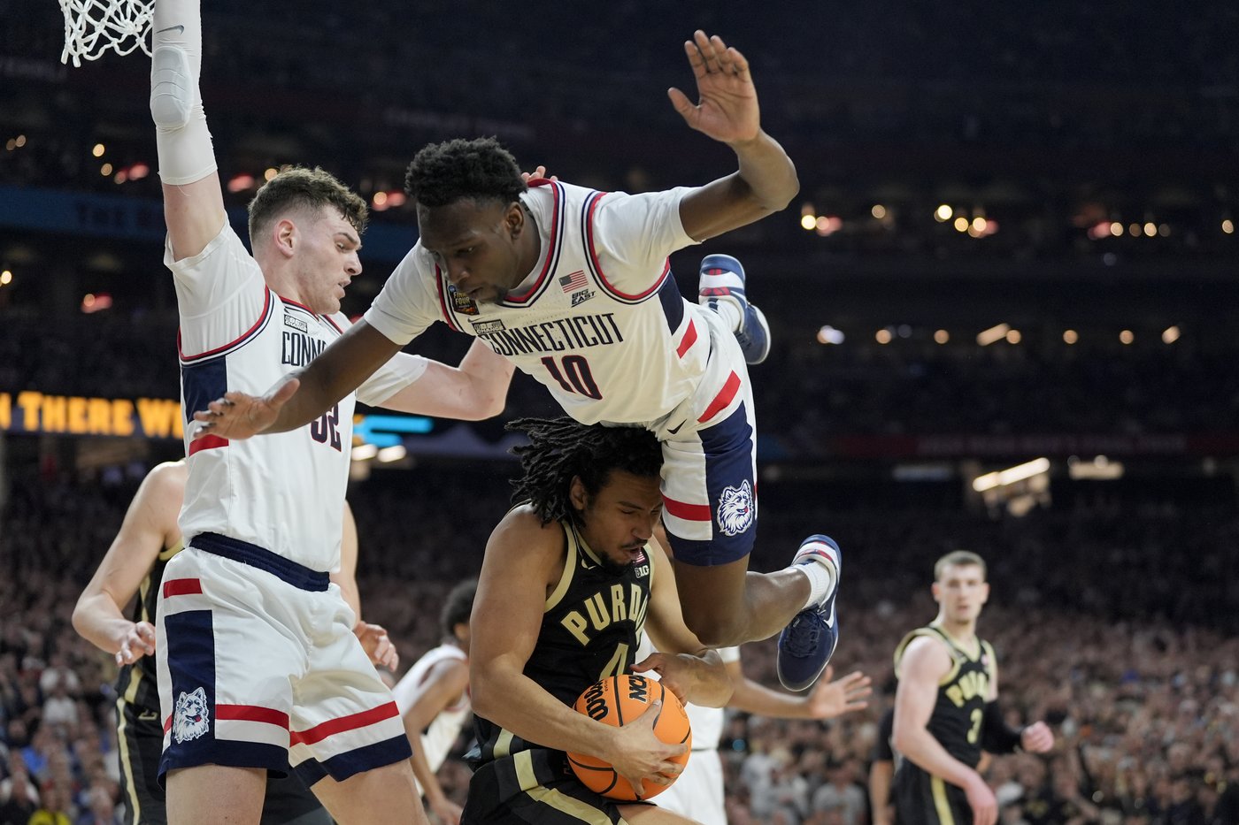 No. 3 UConn reloads for a run at a threepeat and coach Dan Hurley says he might have deeper team | iNFOnews.ca