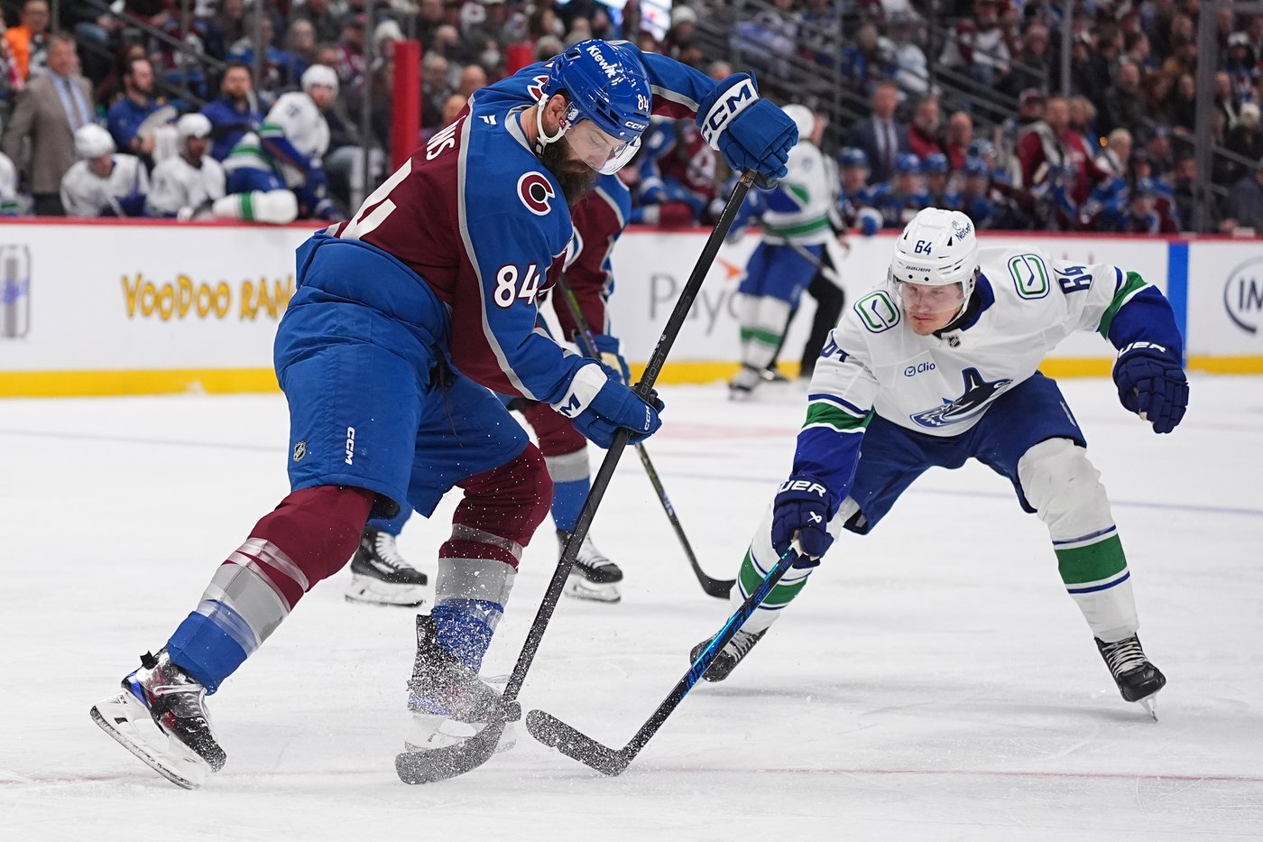 MacKinnon scores twice as the Avalanche beat the Canucks 3-1 | iNFOnews.ca MacKinnon scores twice as the Avalanche beat the Canucks 3-1 | iNFOnews.ca