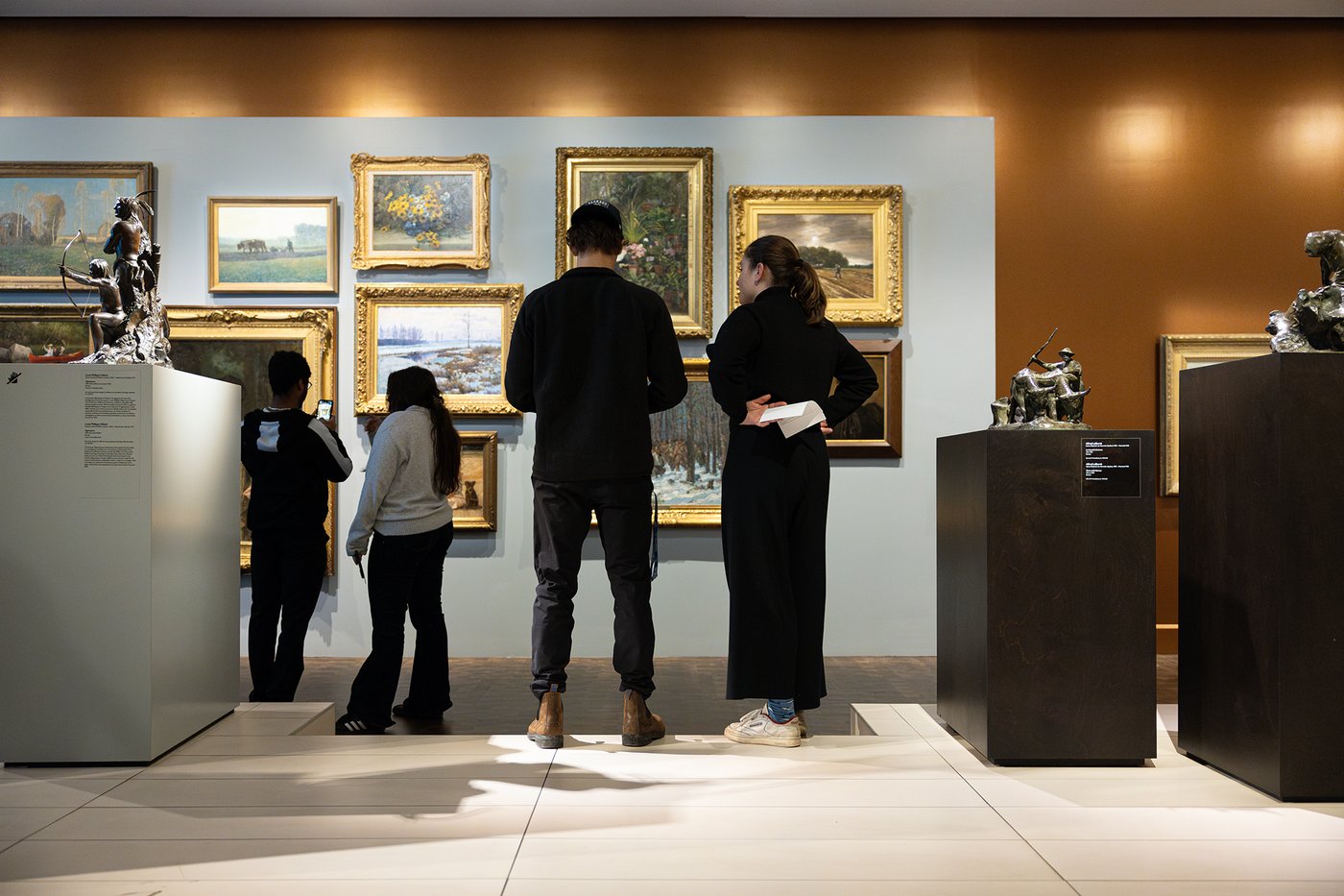 Art of medicine: Quebec doctors in training visit museum to better diagnose patients | iNFOnews.ca