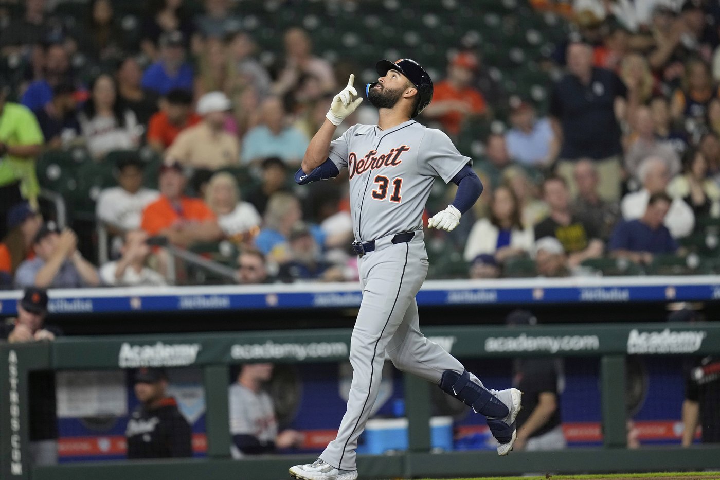 Altuve and Walker each hit a 2-run homer to help the Astros beat the Tigers 8-5 | iNFOnews.ca