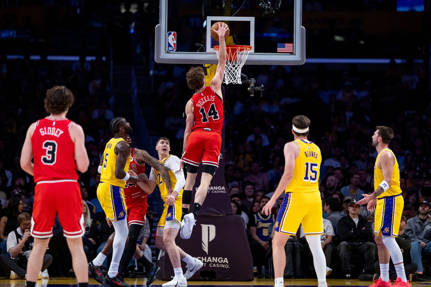 Luka Doncic scores 51, LeBron James returns from injuries to lead Lakers past Bulls 142-130 | iNFOnews.ca Luka Doncic scores 51, LeBron James returns from injuries to lead Lakers past Bulls 142-130 | iNFOnews.ca