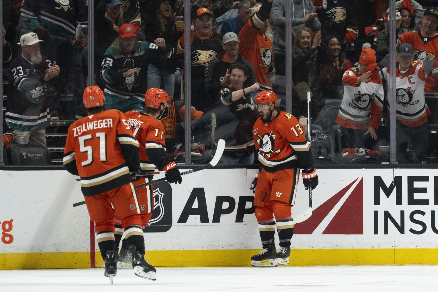 Leo Carlsson scores in OT, and the Ducks beat Utah 5-4 for their 9th straight home opener victory | iNFOnews.ca Leo Carlsson scores in OT, and the Ducks beat Utah 5-4 for their 9th straight home opener victory | iNFOnews.ca