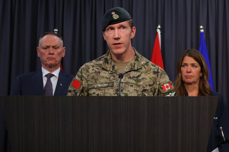 Canadians step up to give blood after fire at Alberta military base kills four | iNFOnews.ca