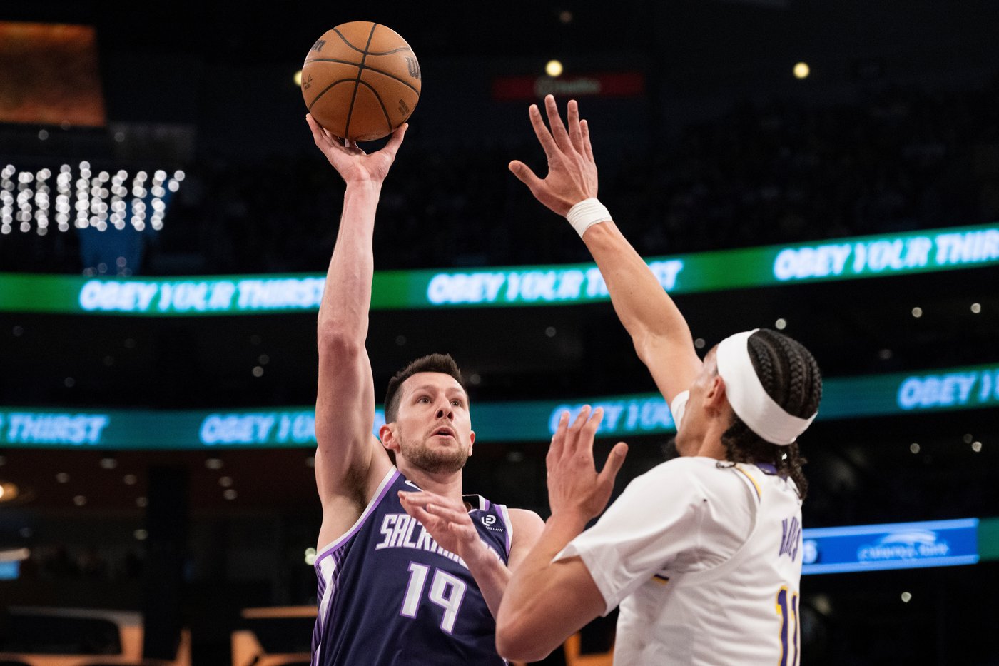 Luka and LeBron lead Lakers past Kings 128-104 to complete back-to-back weekend wins | iNFOnews.ca