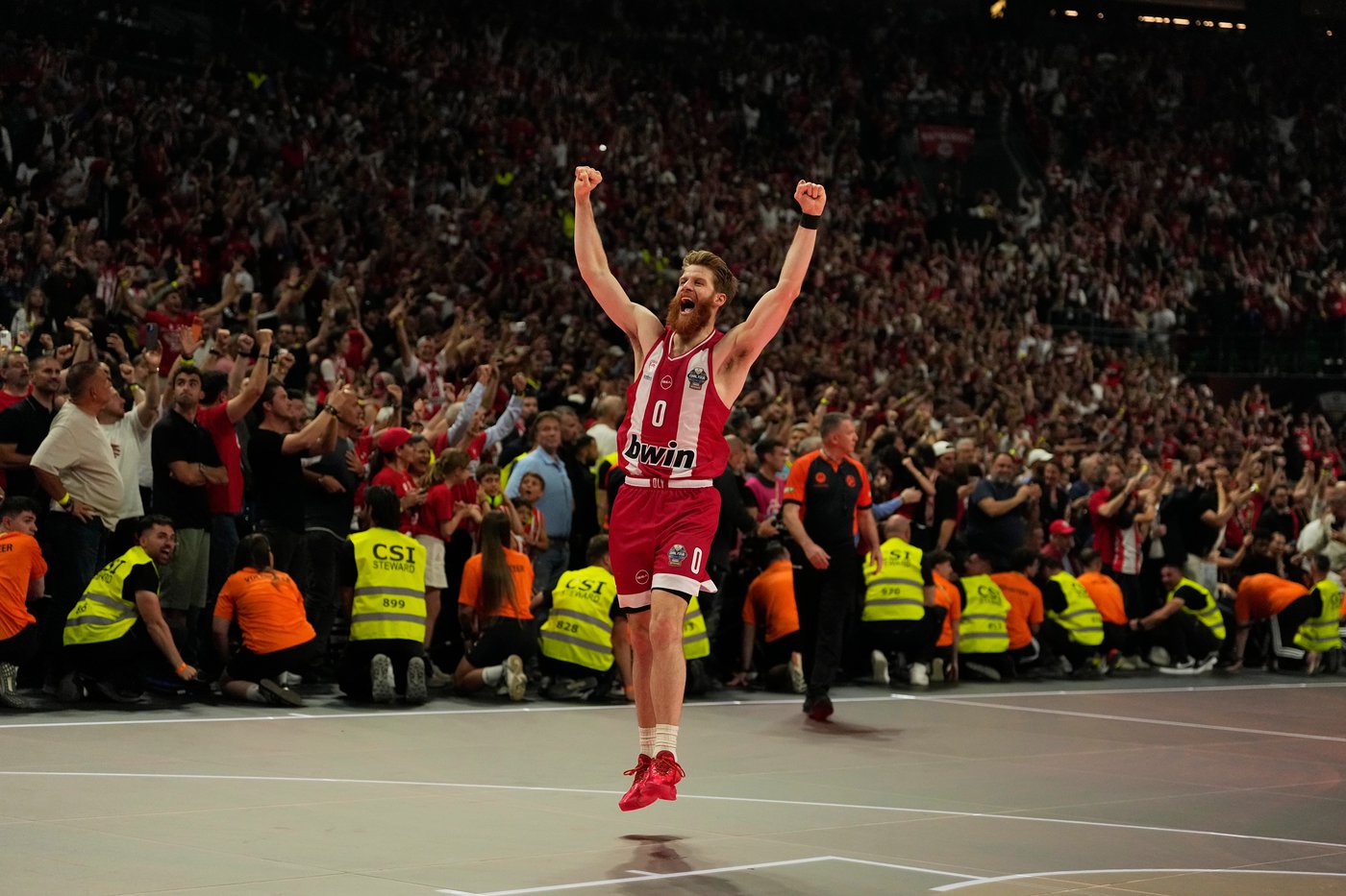 Olympiakos beats Real Madrid 92-85 to win EuroLeague title | iNFOnews.ca Olympiakos beats Real Madrid 92-85 to win EuroLeague title | iNFOnews.ca