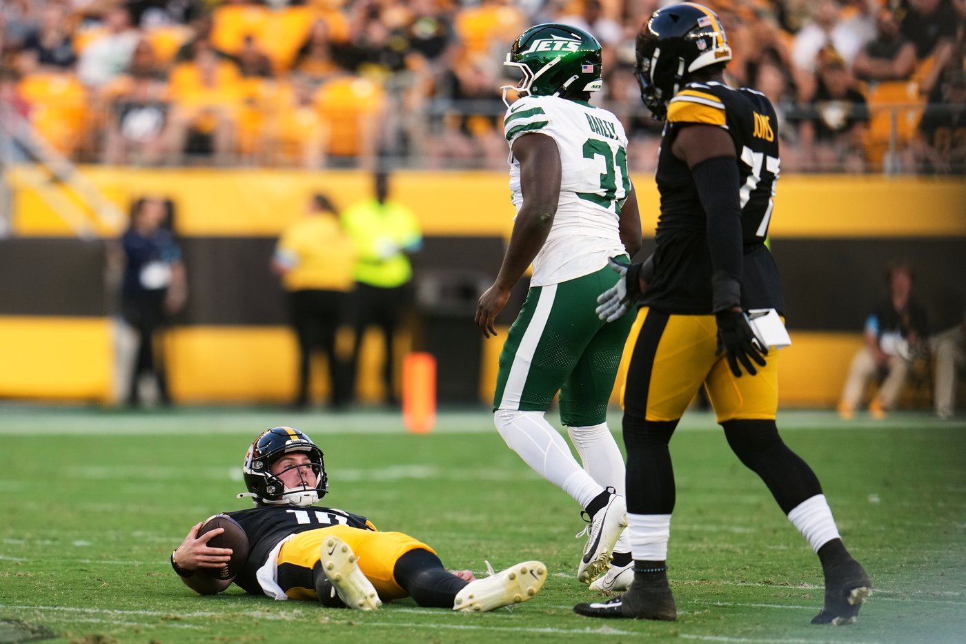 Geno Smith throws a touchdown pass during his 1-drive cameo as Jets top Steelers 17-0 | iNFOnews.ca Geno Smith throws a touchdown pass during his 1-drive cameo as Jets top Steelers 17-0 | iNFOnews.ca