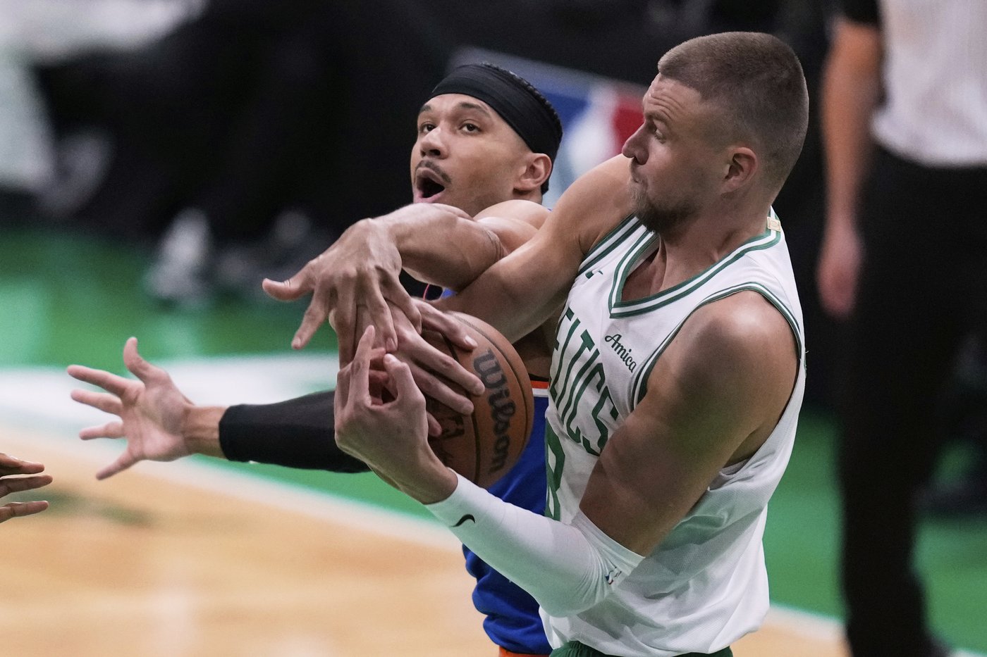 Celtics' Porzingis misses second half of Game 1 loss to Knicks because of illness | iNFOnews.ca