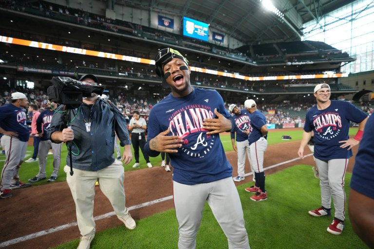 Braves' star Acuña leaves game after fouling ball off left leg | iNFOnews.ca