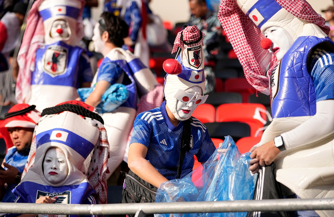 Why you may see Japanese soccer fans cleaning up the stadium after World Cup games | iNFOnews.ca Why you may see Japanese soccer fans cleaning up the stadium after World Cup games | iNFOnews.ca