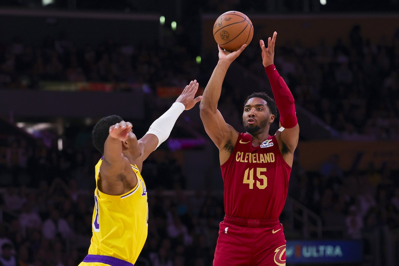 Cavaliers beat Lakers 122-110 for 8th straight win and spoil LeBron's first game since turning 40 | iNFOnews.ca Cavaliers beat Lakers 122-110 for 8th straight win and spoil LeBron's first game since turning 40 | iNFOnews.ca