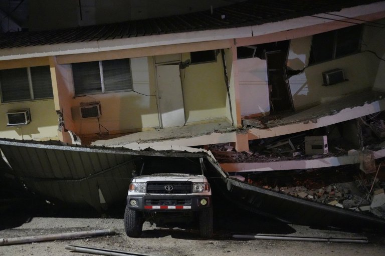 Unnerved Panamanians sleep in streets as aftershocks rattle quake-hit towns | iNFOnews.ca