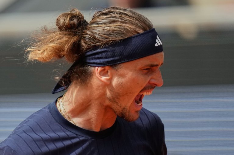 Zverev beats Mensik in French Open semifinals and nears elusive Grand Slam title | iNFOnews.ca