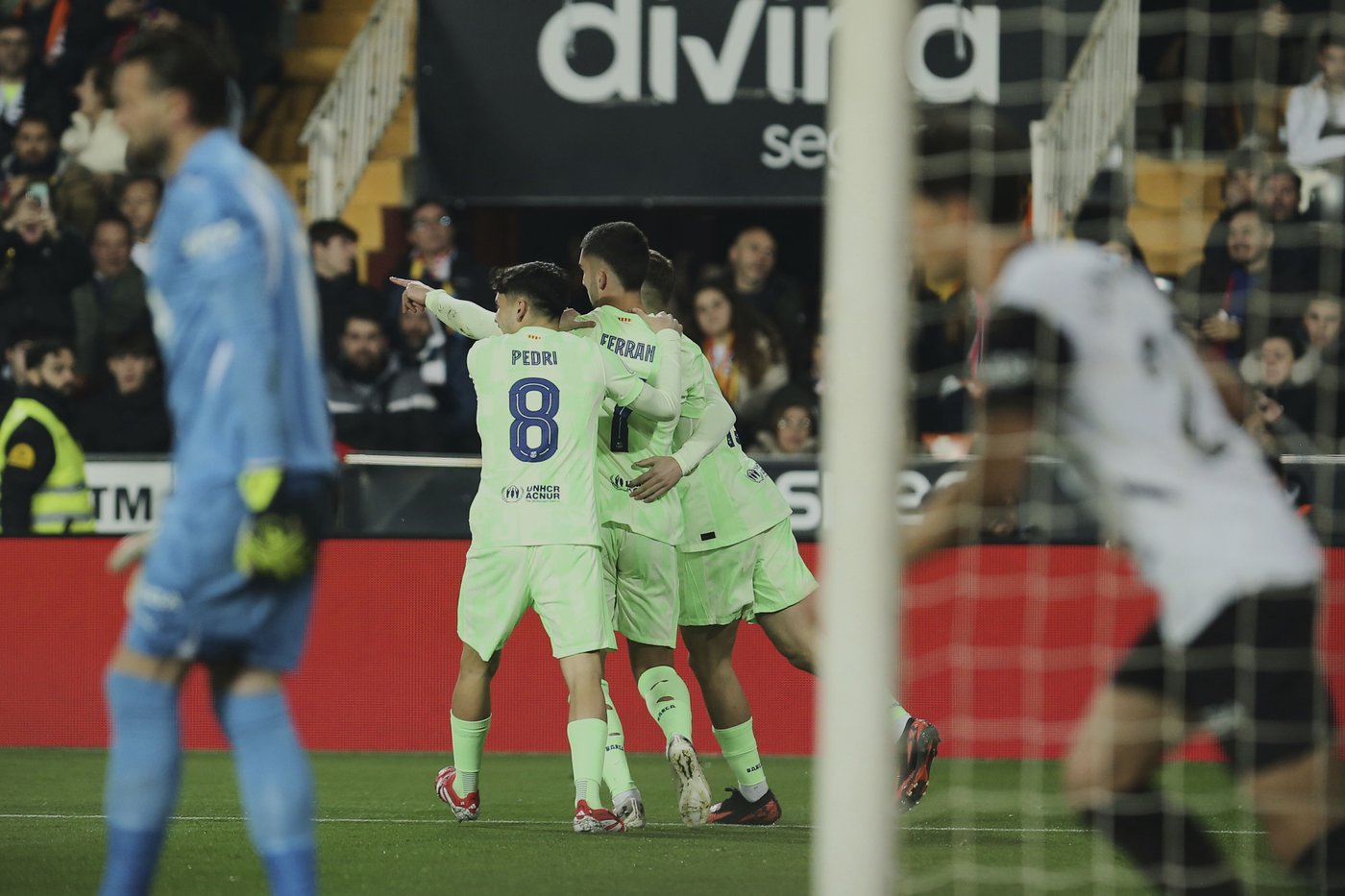 Barcelona routs Valencia again to reach Copa del Rey semifinals. Sociedad gets past Osasuna | iNFOnews.ca