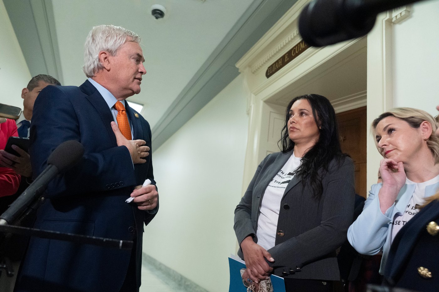 Bondi refuses to answer lawmakers' questions about Trump's involvement in Epstein files release | iNFOnews.ca