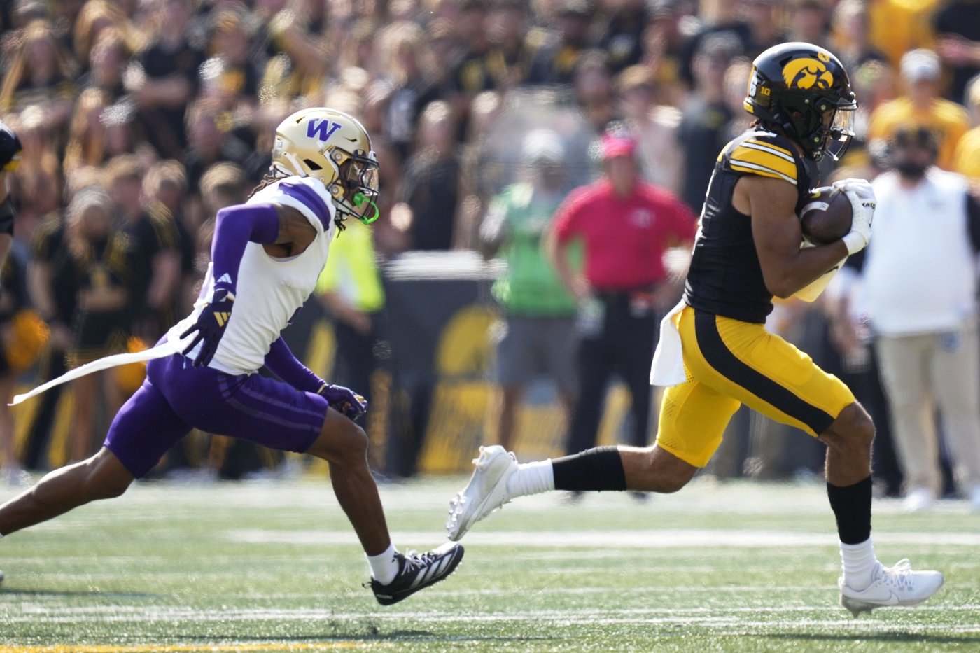 No. 13 Indiana takes center stage as backup QB tries to keep perfect mark intact against Washington | iNFOnews.ca