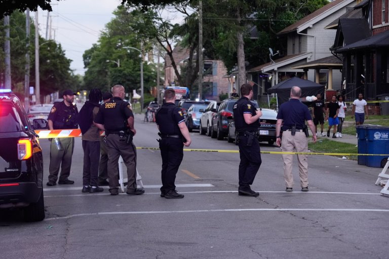 At least 12 people shot at an Ohio festival and a search for suspects is still ongoing, police say | iNFOnews.ca
