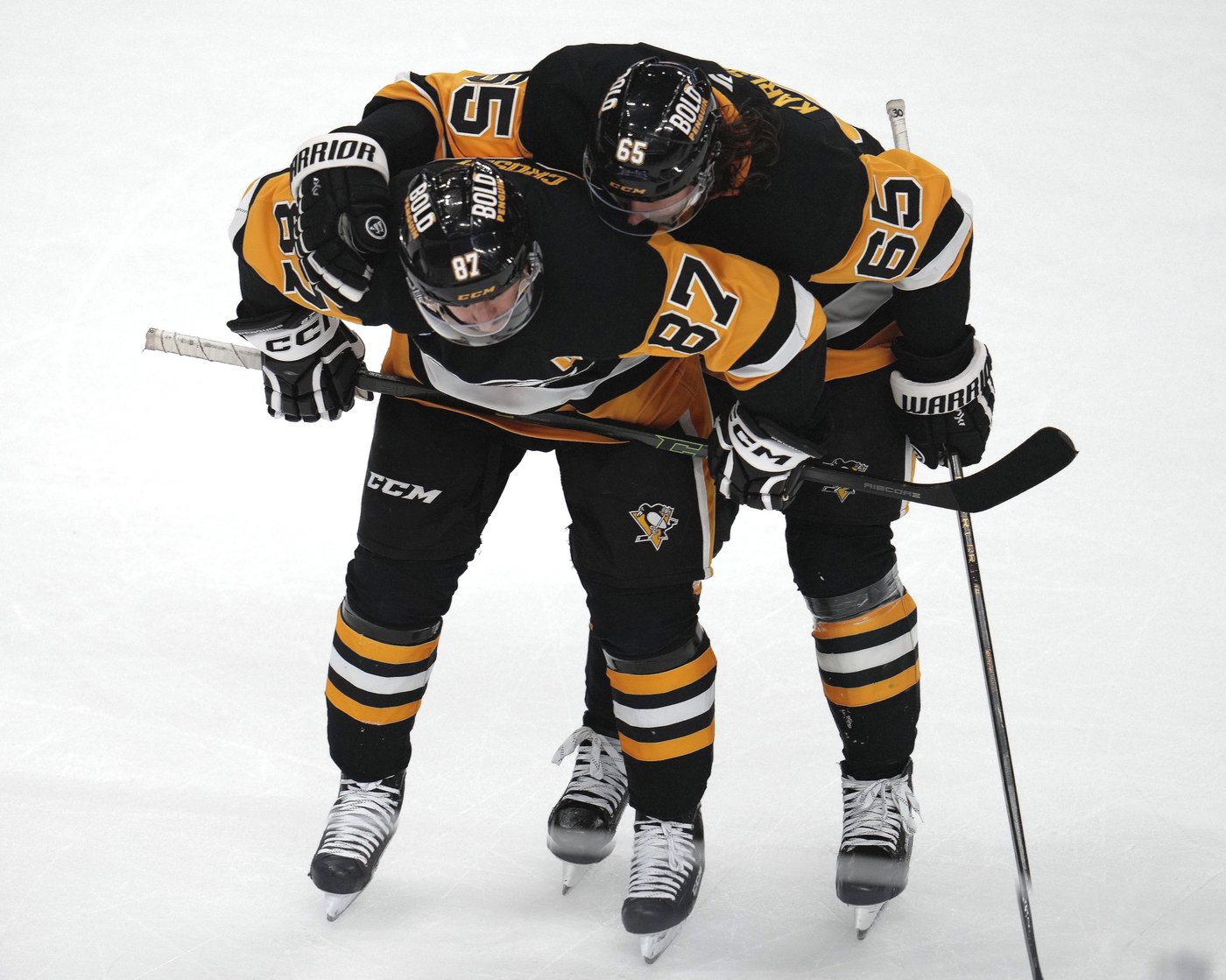 Brayden Point's OT winner helps Lightning rally past Penguins, 3-2 | iNFOnews.ca