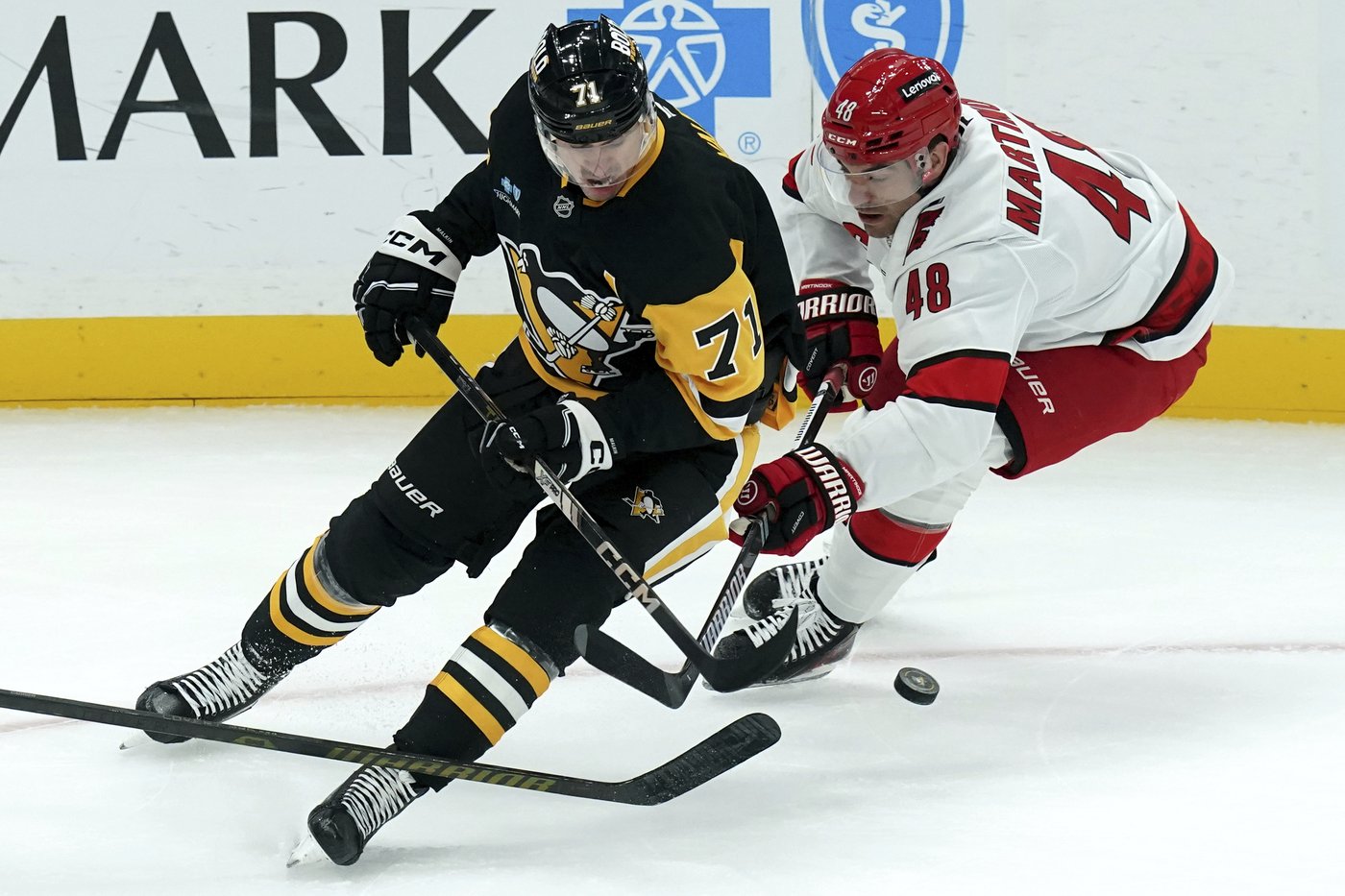 Martin Necas has goal and assist as Hurricanes cruise to 4-1 win over Penguins | iNFOnews.ca