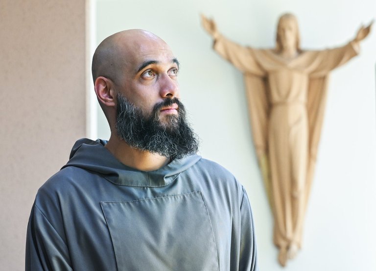 Chaste and obedient: Quebecer goes to priesthood as hopes of religious revival stir | iNFOnews.ca