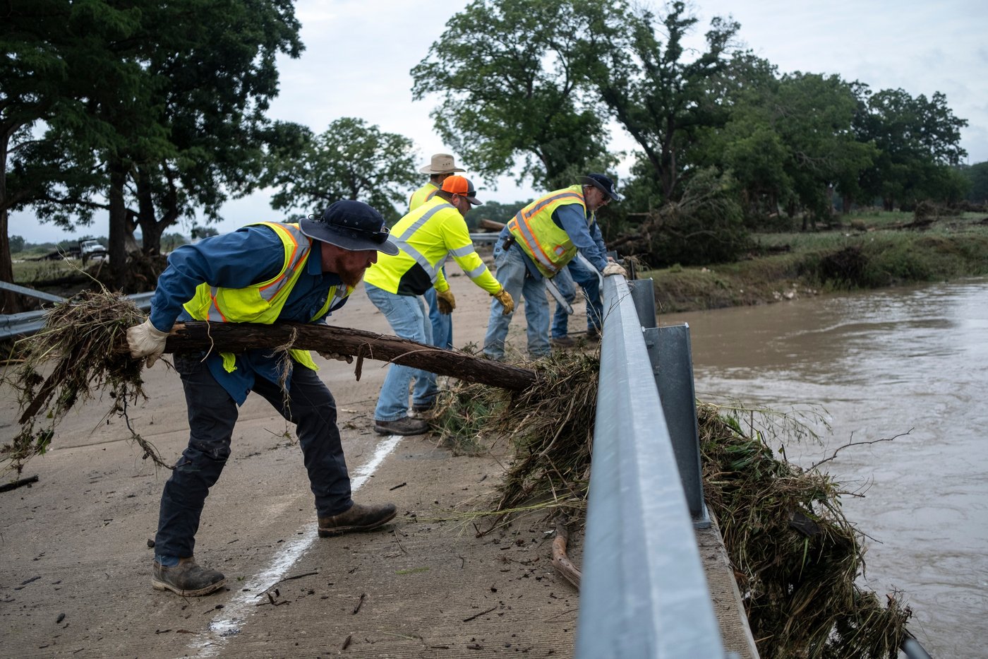 Texas floods have left high waters and a big cleanup job after hundreds of people are rescued | iNFOnews.ca