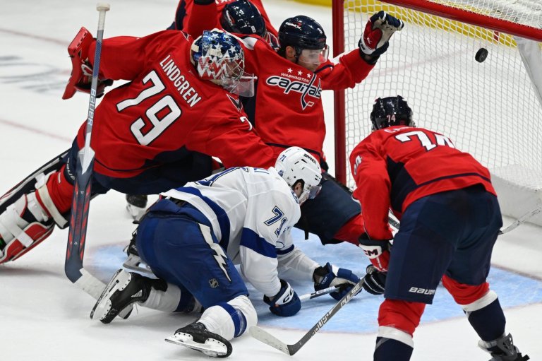 Hagel scores twice as Lightning hold on to top Capitals 5-3 | iNFOnews.ca