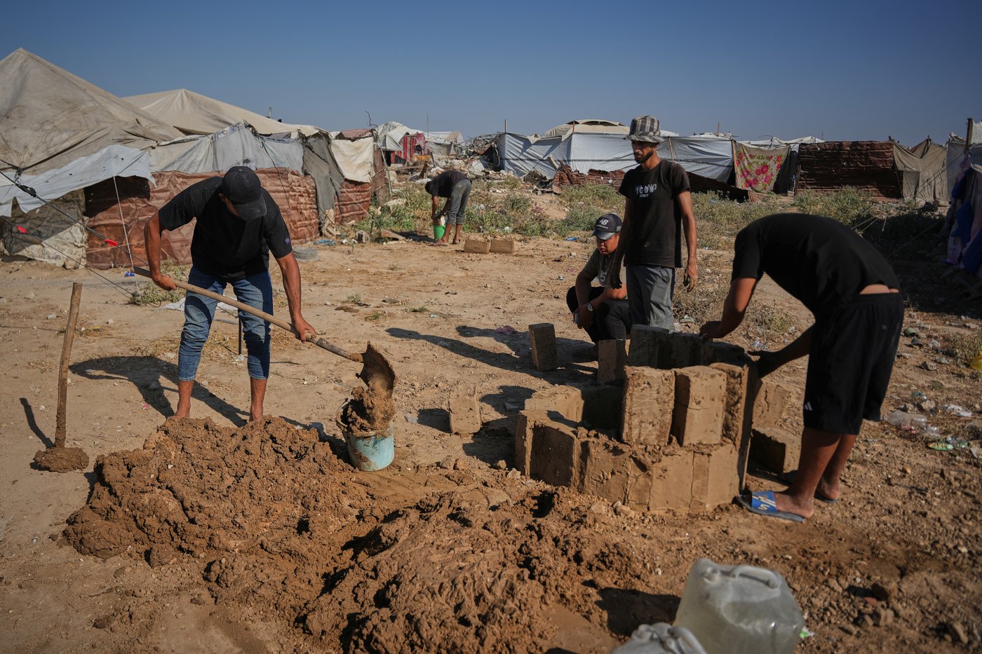 Photos show Palestinians using handmade mud bricks, wood and plastic to rebuild amid Gaza’s rubble | iNhome