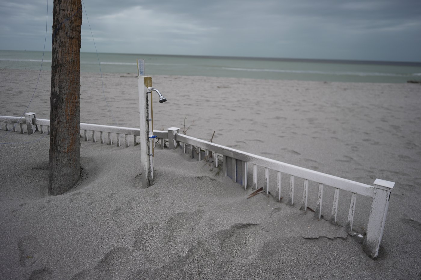 Florida digs out of mountains of sand swept in by back-to-back hurricanes | iNFOnews.ca Florida digs out of mountains of sand swept in by back-to-back hurricanes | iNFOnews.ca
