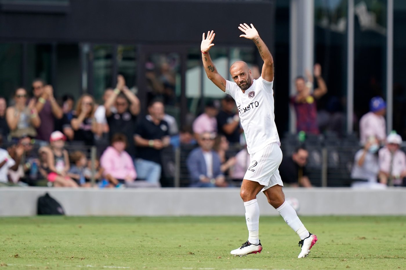 Columbus Crew fires reserve coach Federico Higuaín after incident with female referee | iNFOnews.ca Columbus Crew fires reserve coach Federico Higuaín after incident with female referee | iNFOnews.ca