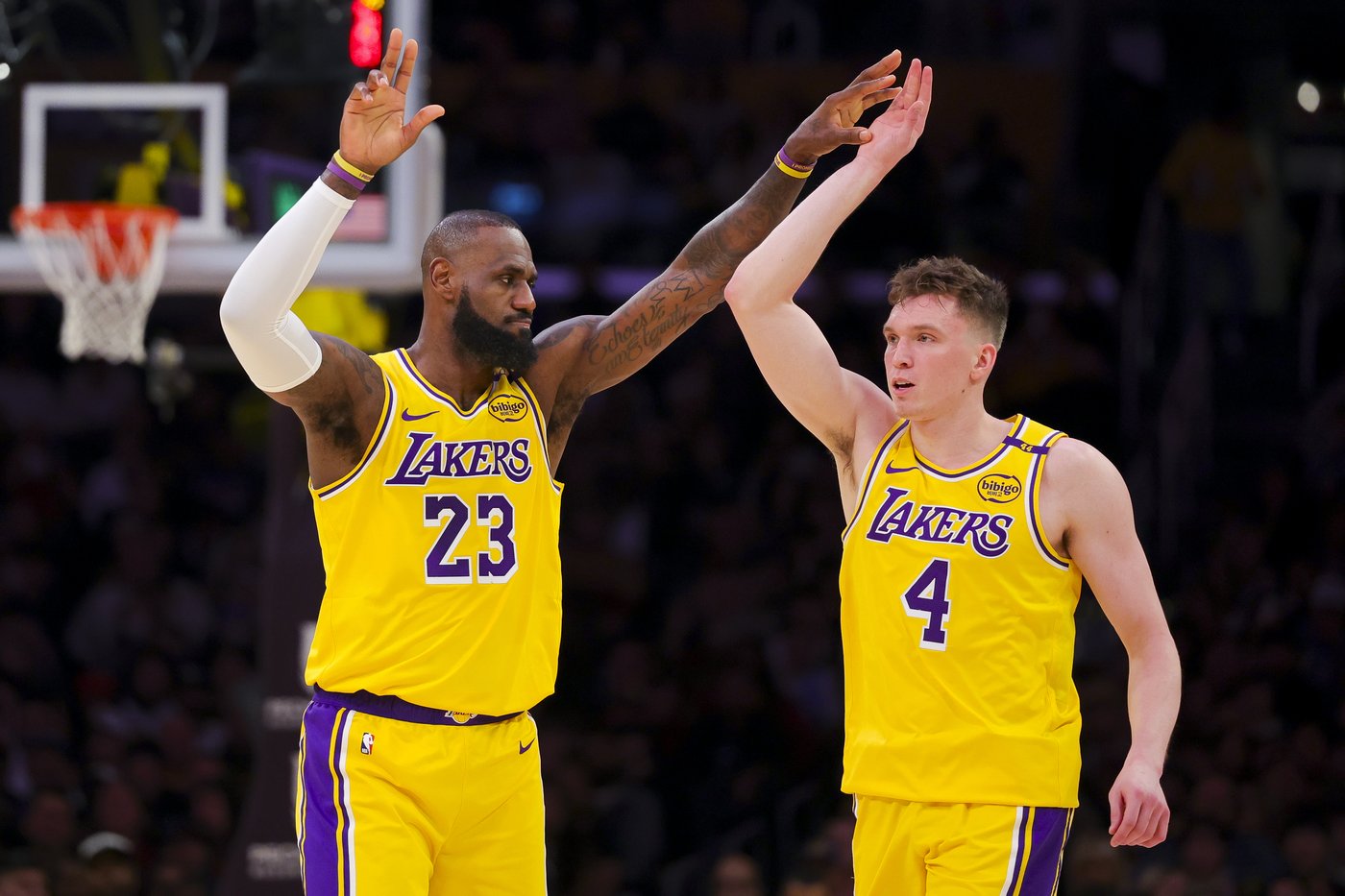 Cavaliers beat Lakers 122-110 for 8th straight win and spoil LeBron's first game since turning 40 | iNFOnews.ca Cavaliers beat Lakers 122-110 for 8th straight win and spoil LeBron's first game since turning 40 | iNFOnews.ca