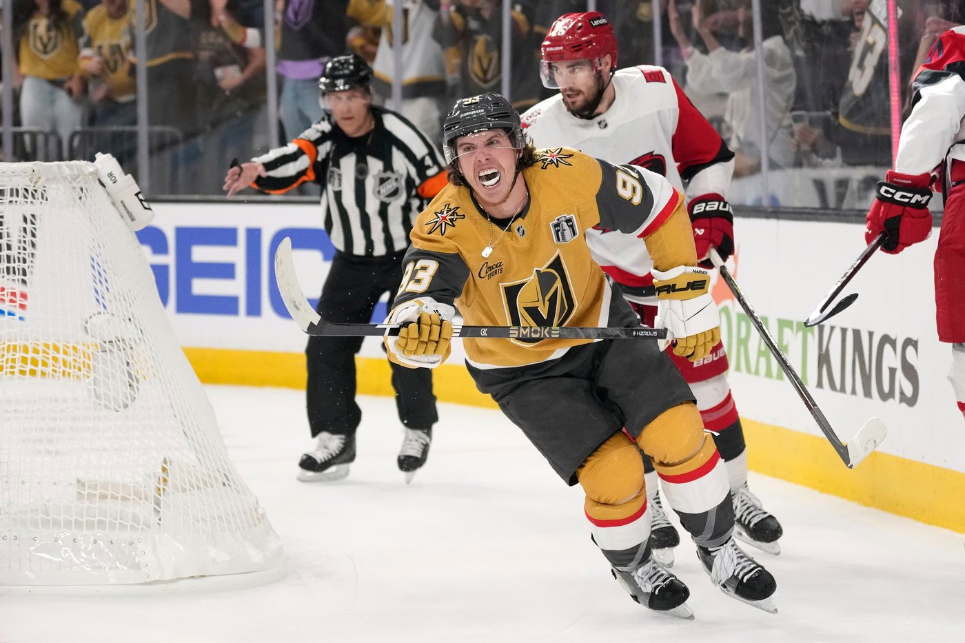 Golden Knights tip Hurricanes 5-4 in 2OT after blowing 4-goal lead | iNFOnews.ca