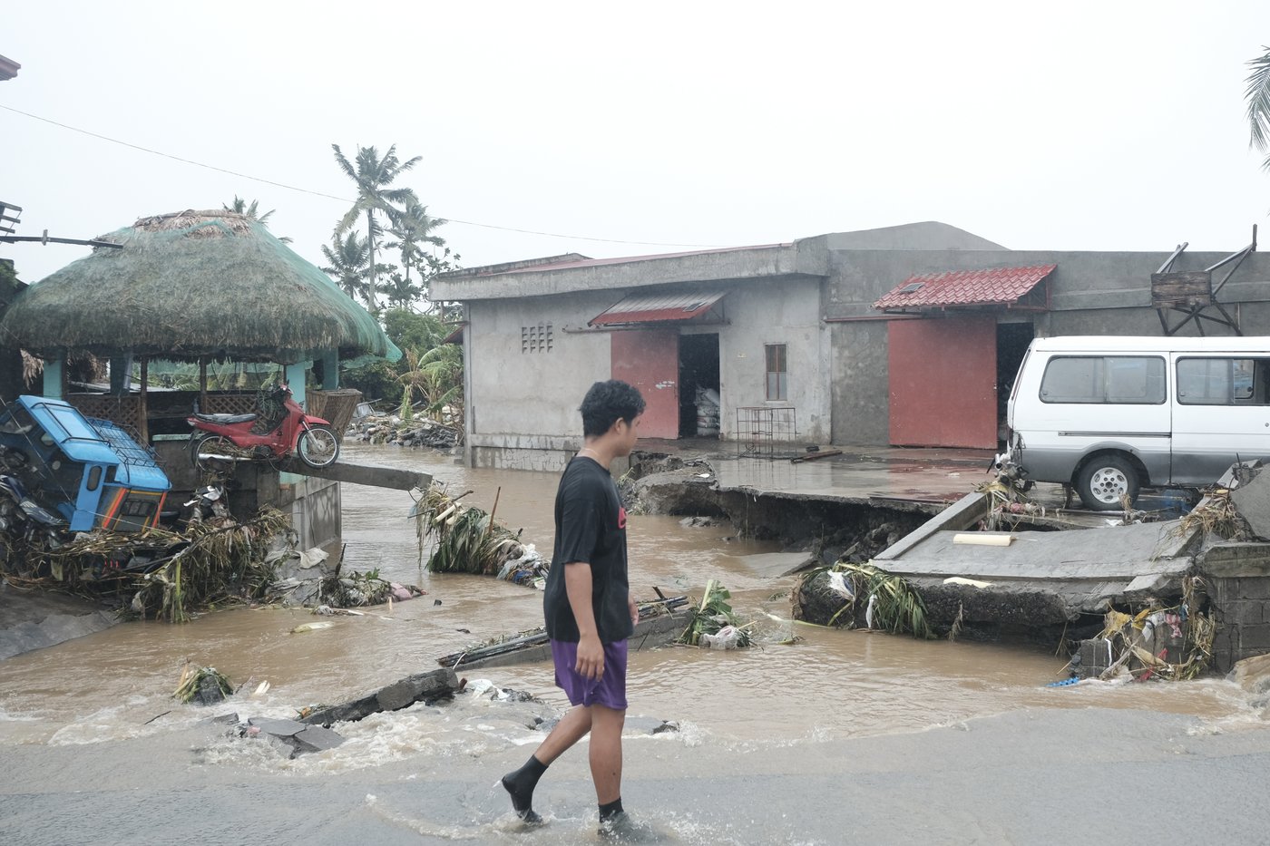 Tropical storm battering Philippines leaves at least 24 people dead in flooding and landslides | iNFOnews.ca