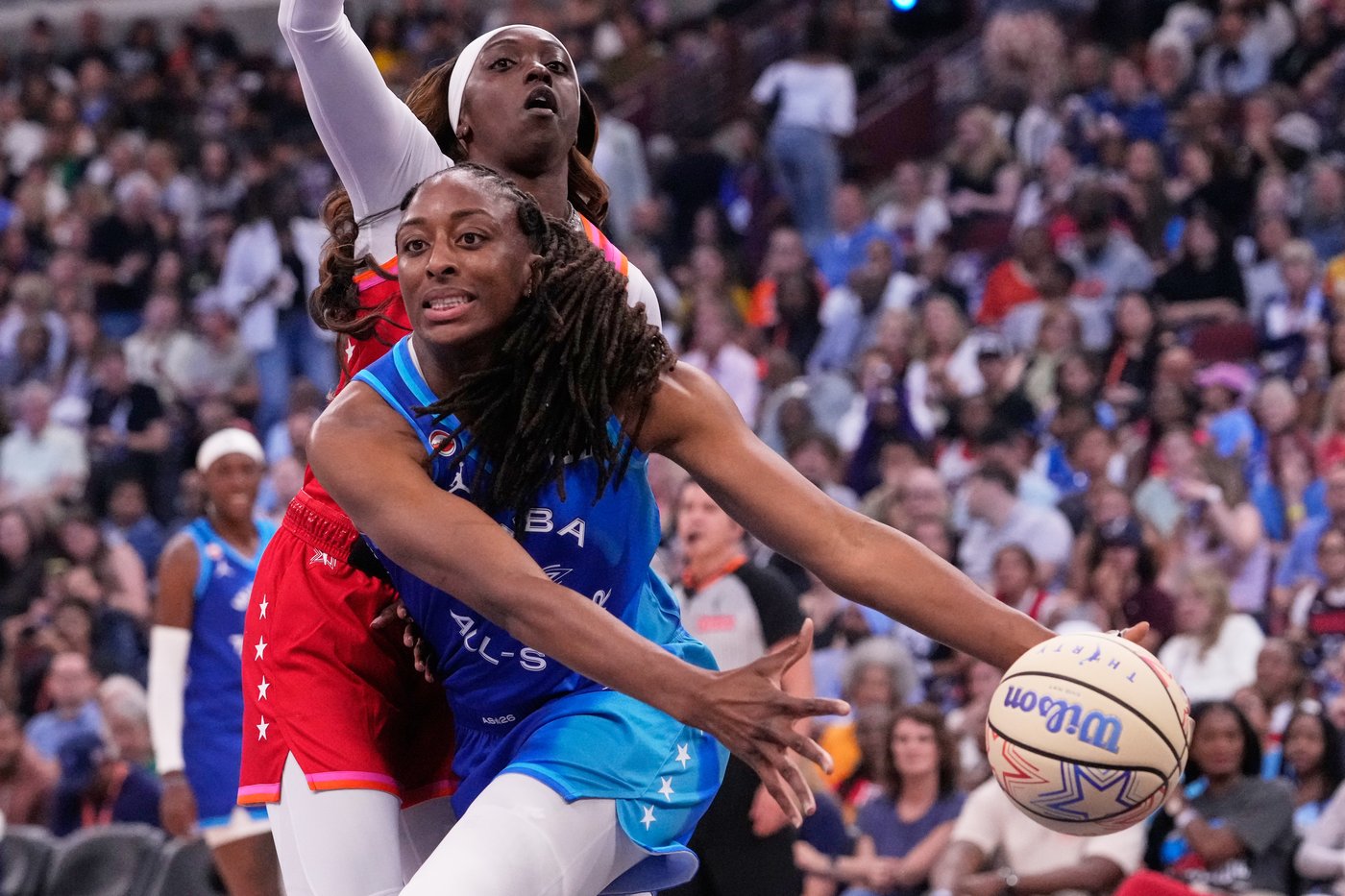 Jones and Clark help Team Spoon beat Team Coop 129-122 in the WNBA All-Star Game | iNFOnews.ca Jones and Clark help Team Spoon beat Team Coop 129-122 in the WNBA All-Star Game | iNFOnews.ca