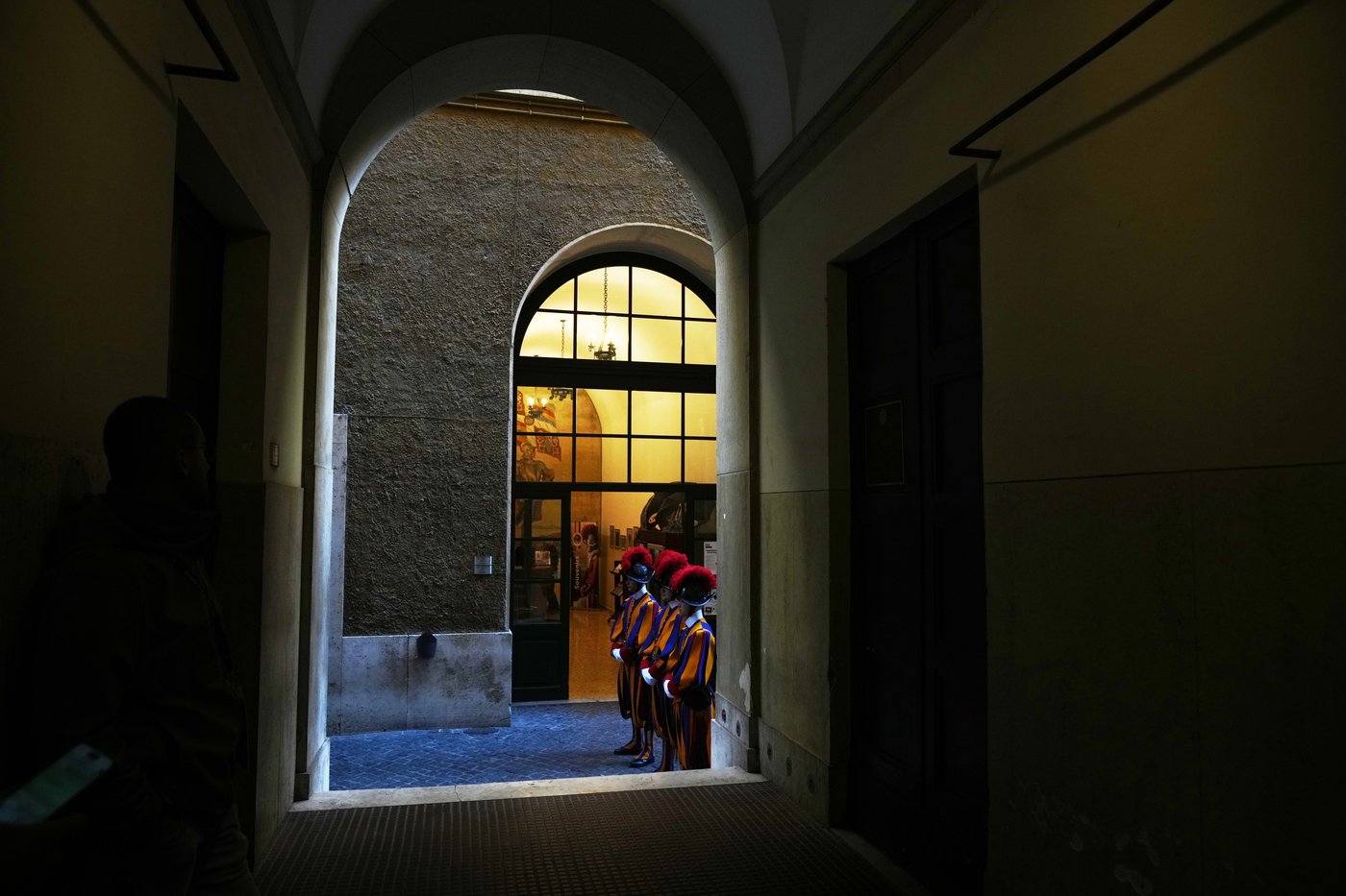 The Swiss Guards have a new uniform. Don't worry, the iconic one remains | iNFOnews.ca The Swiss Guards have a new uniform. Don't worry, the iconic one remains | iNFOnews.ca