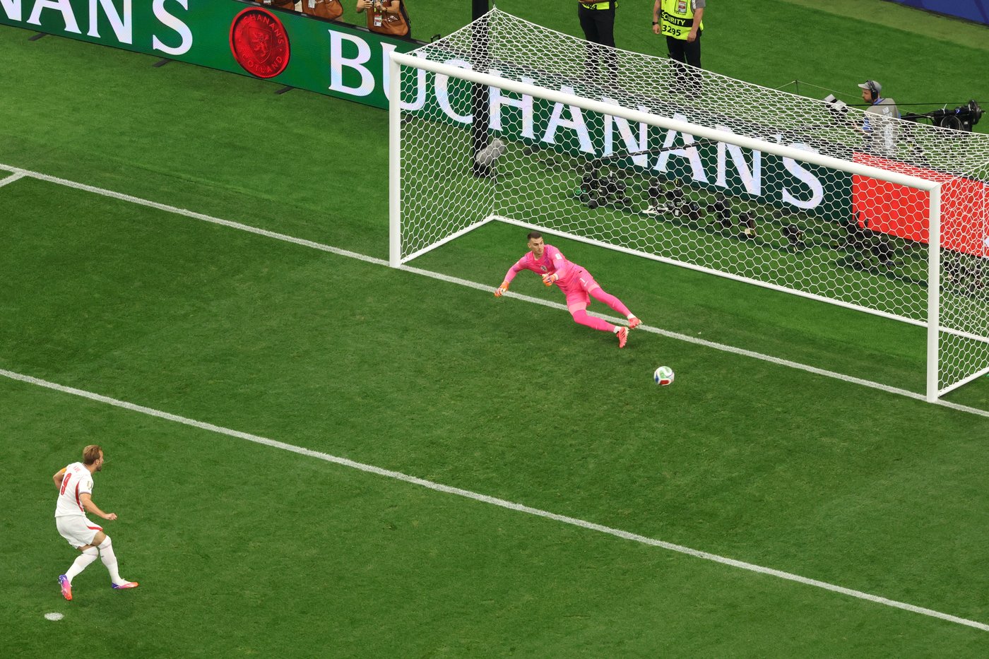 Portugal held to draw by Congo, England beats Croatia and other World Cup highlights, in photos | iNFOnews.ca