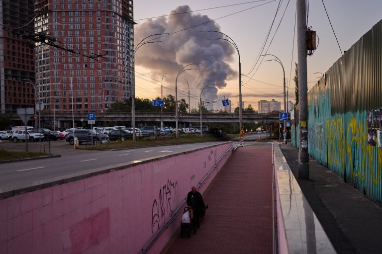 Russian drone and missile strikes on Ukrainian capital kill 2 people, ending pause in attacks | iNFOnews.ca