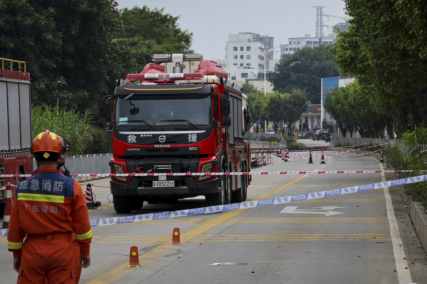 Rescuers search for 13 workers missing after a railroad construction site collapses in south China | iNFOnews.ca Rescuers search for 13 workers missing after a railroad construction site collapses in south China | iNFOnews.ca
