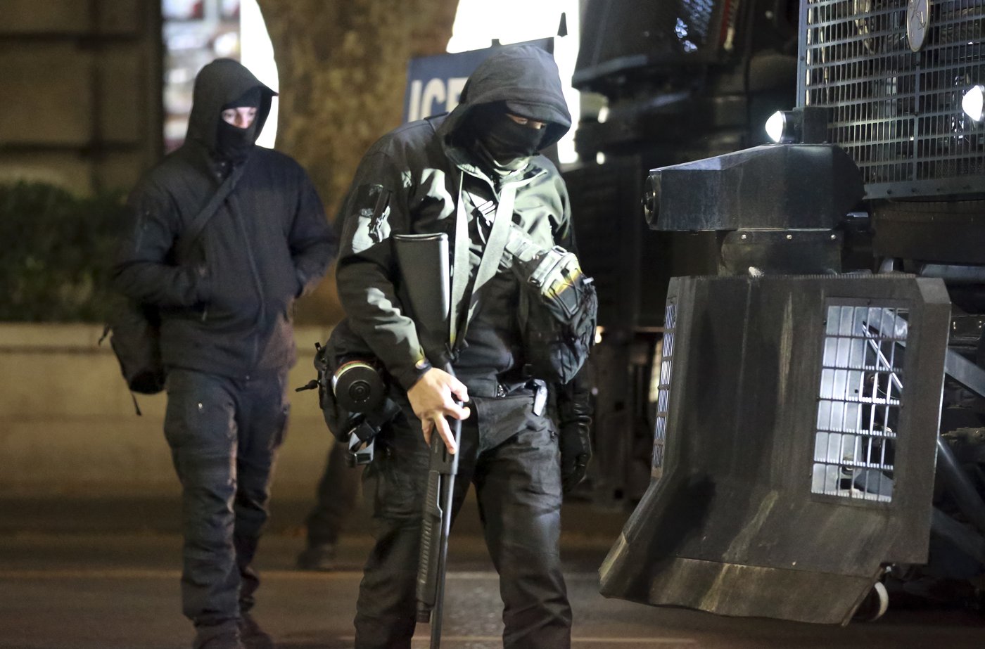 Georgian protesters clash with police for a second night after EU talks are suspended | iNFOnews.ca Georgian protesters clash with police for a second night after EU talks are suspended | iNFOnews.ca