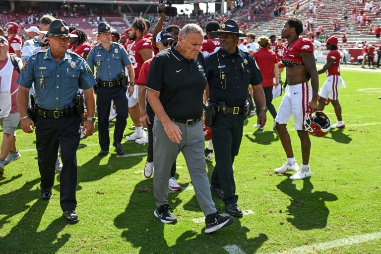 Arkansas fires coach Sam Pittman in middle of 6th season with 32-34 record | iNFOnews.ca