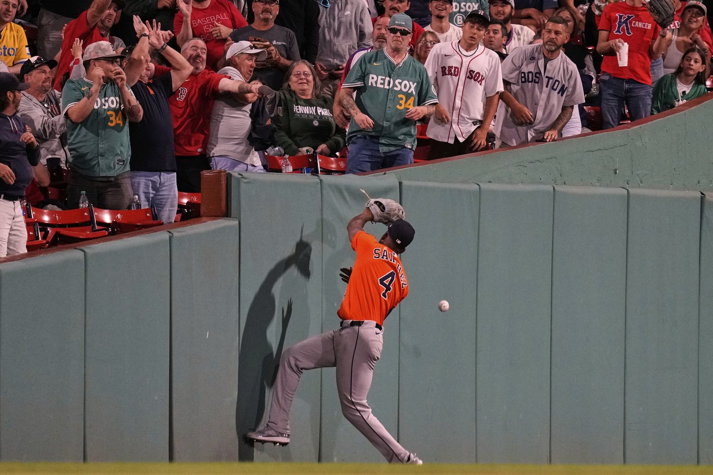 Carlos Correa is back with the Astros -- this time at third base | iNFOnews.ca