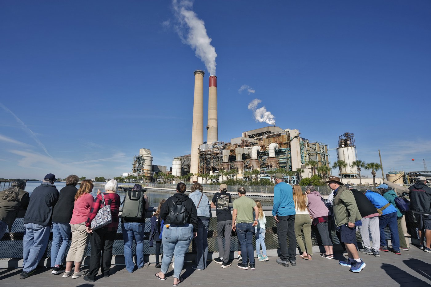 Young activists take on a government agency in a Florida climate lawsuit | iNFOnews.ca