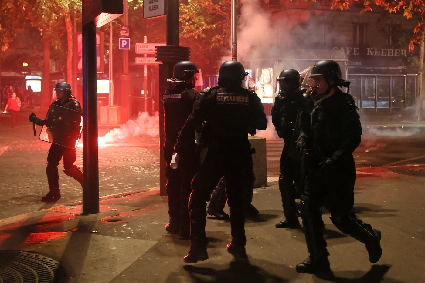 France detains hundreds after violent clashes as Paris Saint-German won Champions League | iNFOnews.ca