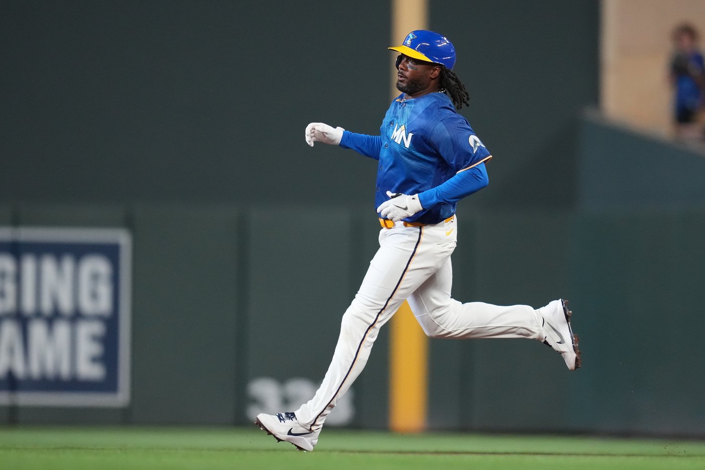 Brooks Lee homers, Twins score four runs in the sixth in 5-3 win over Royals | iNFOnews.ca