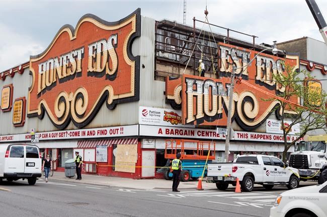 Toronto's landmark Honest Ed's sign to get a new lease on life at Mirvish theatre | iNFOnews.ca