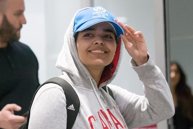 Asylum seekers can't count on same response as Saudi teen: experts | iNFOnews.ca