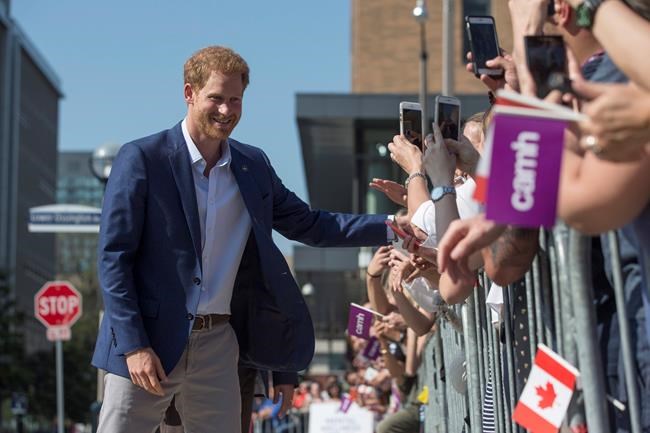'Don't think I'm going to wash my hand:' Prince Harry wows sun-soaked crowd | iNFOnews.ca