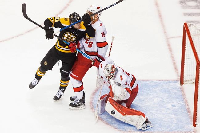 Hamilton helps Carolina beat Boston 3-2, tie series 1-1 | iNFOnews.ca