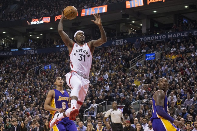 Lowry, Ross lead Raptors over Lakers in Bryant's last game in Toronto | iNFOnews.ca CP35606451