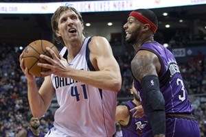 Mavericks snap Raptors' six-game win streak with 106-102 victory | iNFOnews.ca CP30904936