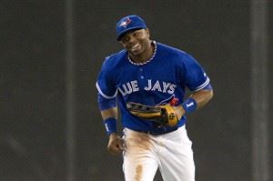 Rajai Davis drives in five, makes big catch as Jays beat Yankees 10-7 | iNFOnews.ca CP19769763