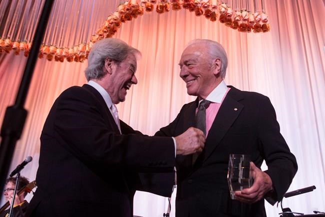 Christopher Plummer presents Gordon Pinsent with Stratford Festival Legacy Award | iNFOnews.ca CP632622902